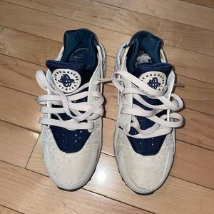 Nike Air huarache women’s